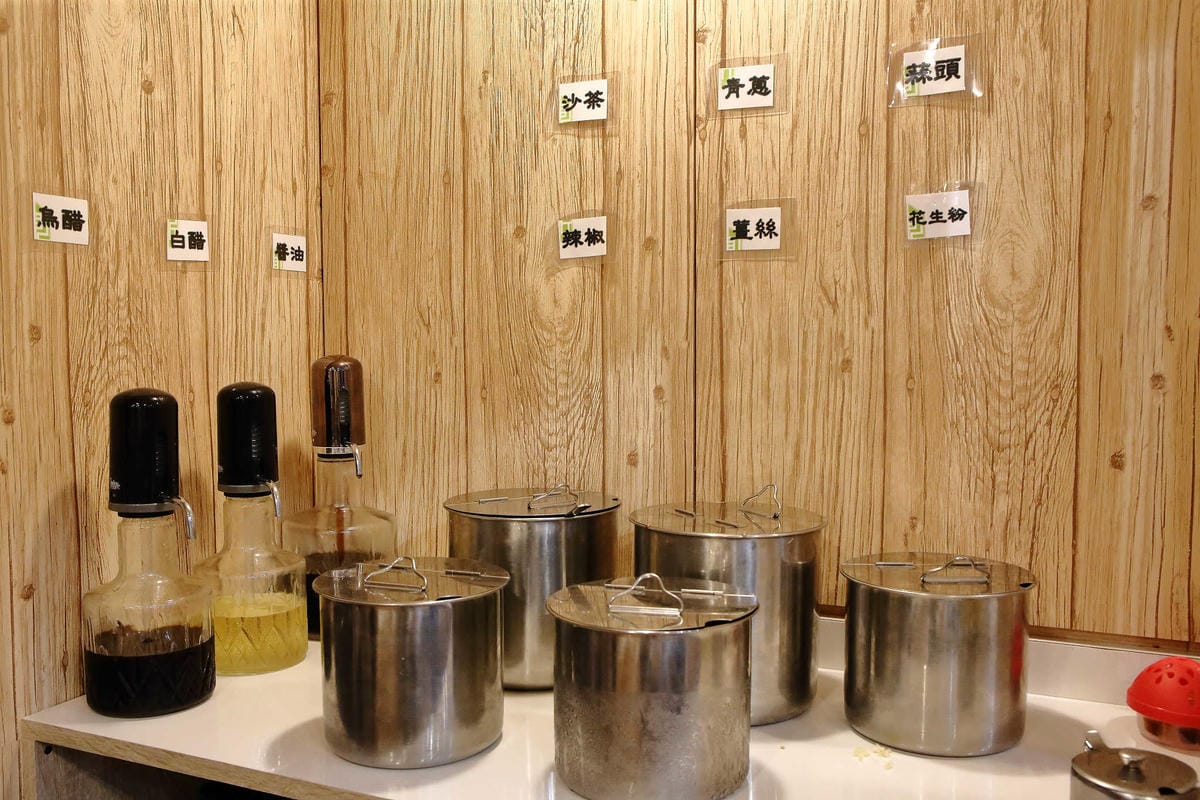 【食。中和】鼎川霖鍋物-景安店〜中和火鍋。單人獨享霸氣「波士頓龍蝦鍋」，愛吃海鮮的千萬不要錯過呦！(已歇業)