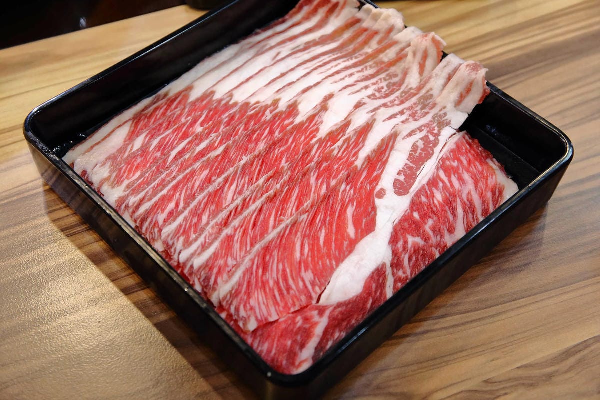 【食。中和】鼎川霖鍋物-景安店〜中和火鍋。單人獨享霸氣「波士頓龍蝦鍋」，愛吃海鮮的千萬不要錯過呦！(已歇業)