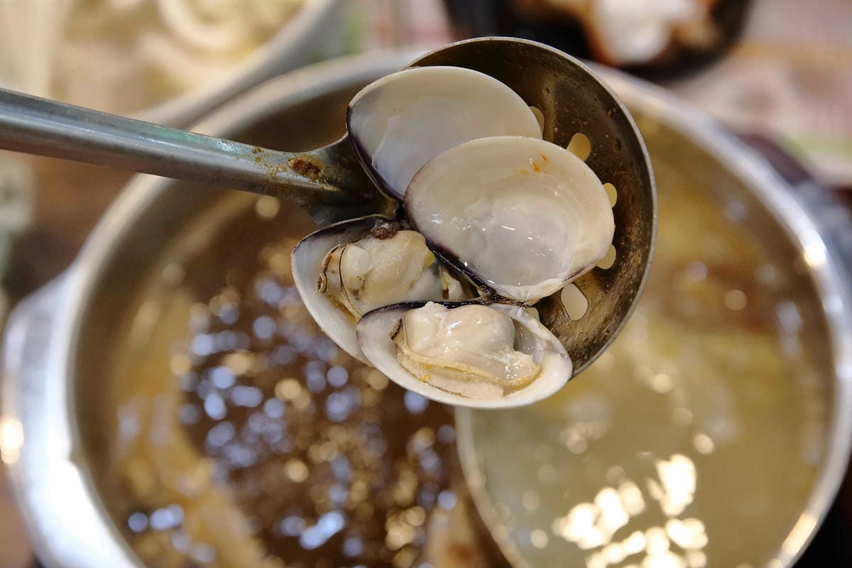 【食。中和】鼎川霖鍋物-景安店〜中和火鍋。單人獨享霸氣「波士頓龍蝦鍋」，愛吃海鮮的千萬不要錯過呦！(已歇業)