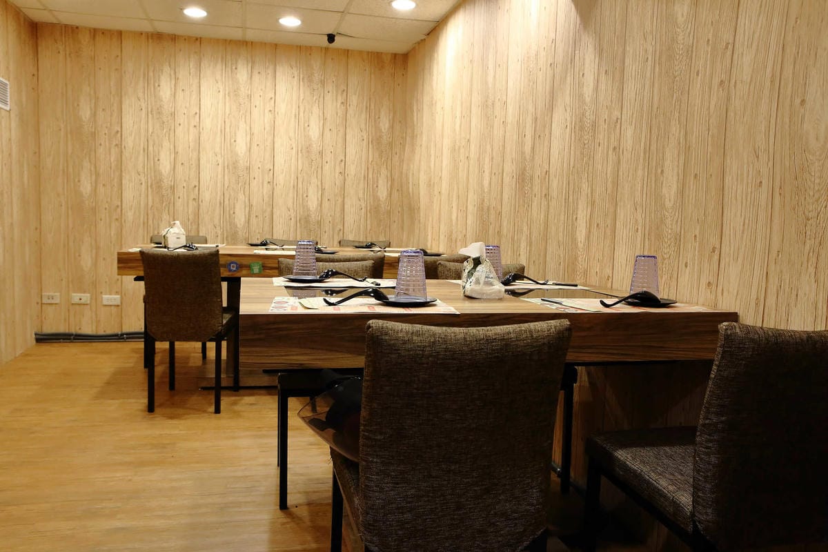 【食。中和】鼎川霖鍋物-景安店〜中和火鍋。單人獨享霸氣「波士頓龍蝦鍋」，愛吃海鮮的千萬不要錯過呦！(已歇業)