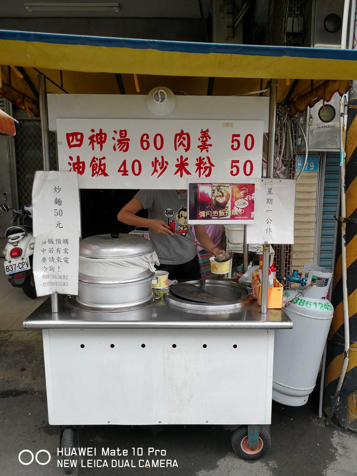 【食。大園】阿母的油飯〜來個傳統的早餐吧！低調藏在傳統菜市場旁的隱藏版美食，油飯+肉羹，美味吃雙飽(已歇業)