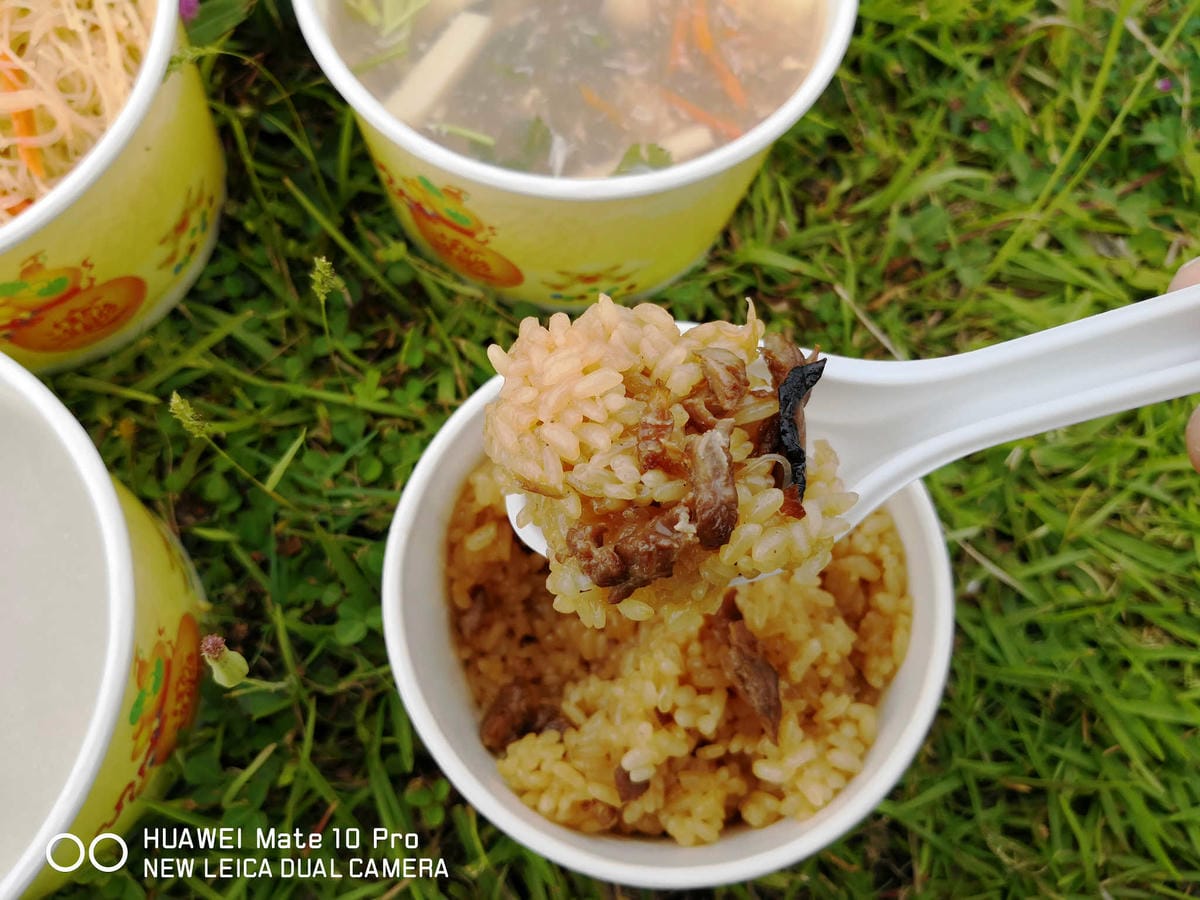【食。大園】阿母的油飯〜來個傳統的早餐吧！低調藏在傳統菜市場旁的隱藏版美食，油飯+肉羹，美味吃雙飽(已歇業)