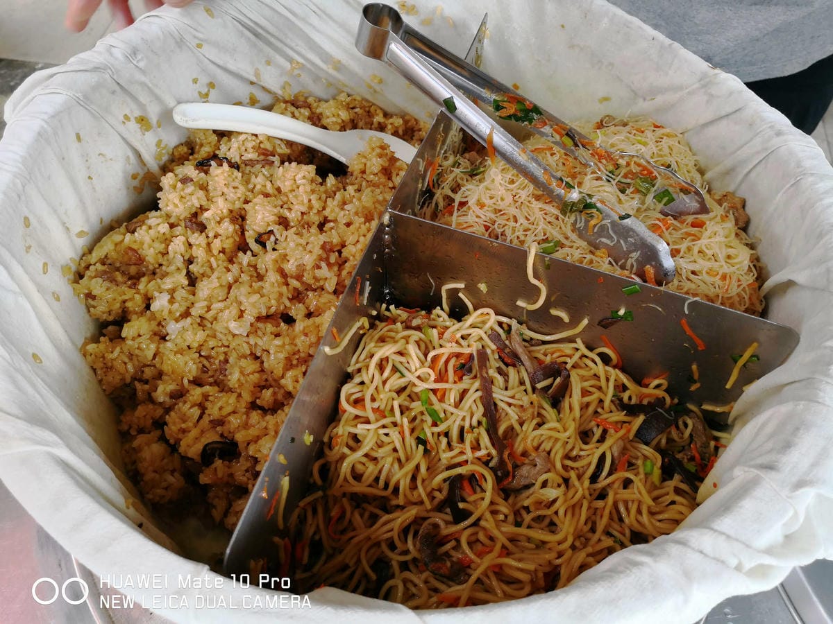 【食。大園】阿母的油飯〜來個傳統的早餐吧！低調藏在傳統菜市場旁的隱藏版美食，油飯+肉羹，美味吃雙飽(已歇業)