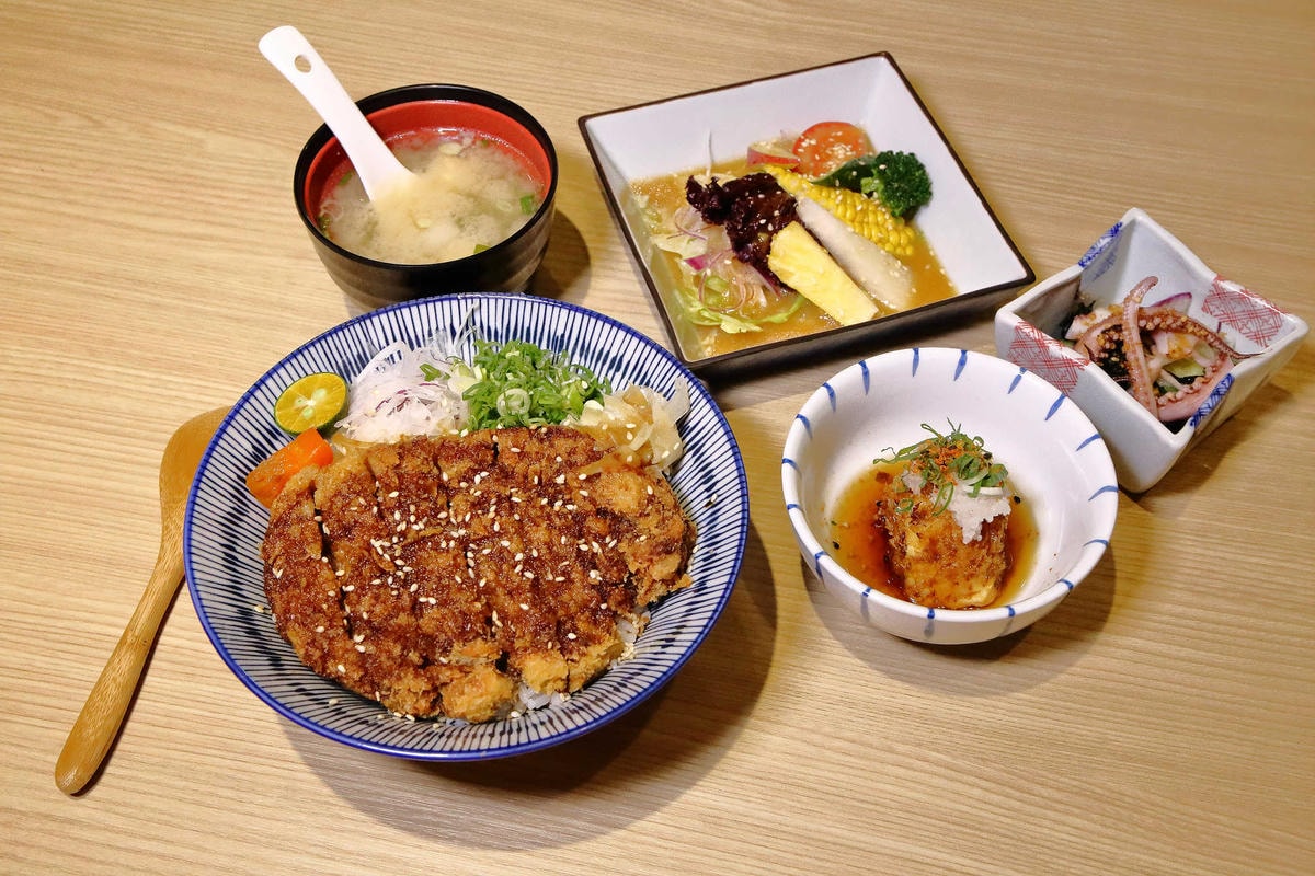 【食。台中】日四又魚 鰻魚飯專賣店〜太平必吃美食餐廳推薦。本壽司的新品牌登場!超平價美味,爽爽吃鰻魚飯!