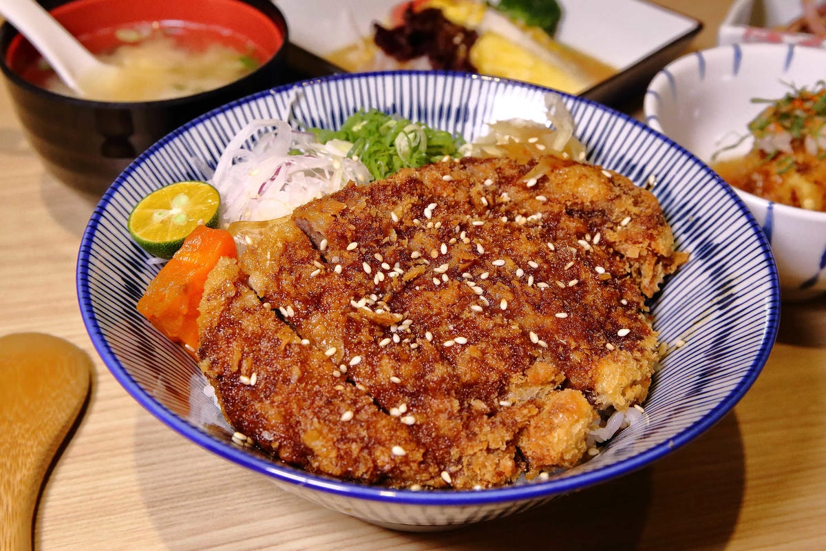 【食。台中】日四又魚 鰻魚飯專賣店〜太平必吃美食餐廳推薦。本壽司的新品牌登場!超平價美味,爽爽吃鰻魚飯!