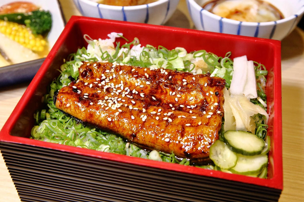 【食。台中】日四又魚 鰻魚飯專賣店〜太平必吃美食餐廳推薦。本壽司的新品牌登場!超平價美味,爽爽吃鰻魚飯!