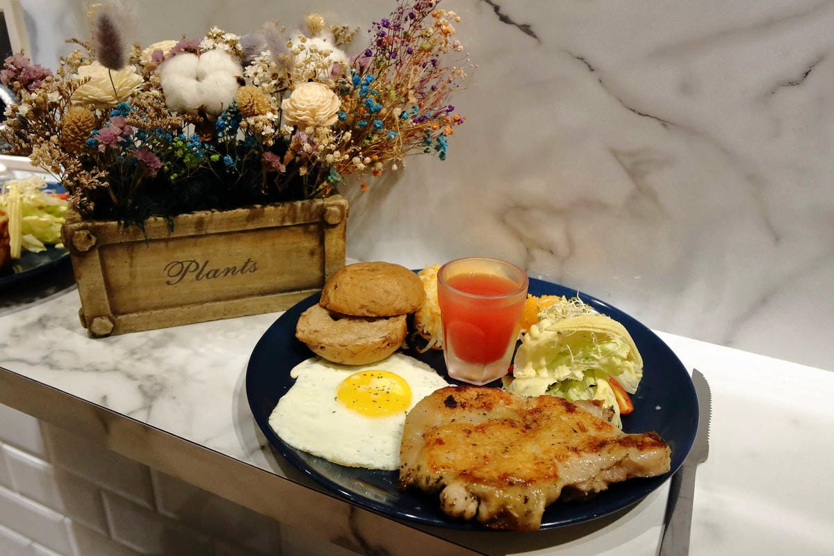 【食。蘆洲】丄青初食〜蘆洲早午餐推薦。乾燥花文青風早午餐，IG網美打卡新地標，竟然有台灣小吃刈包！(已歇業)