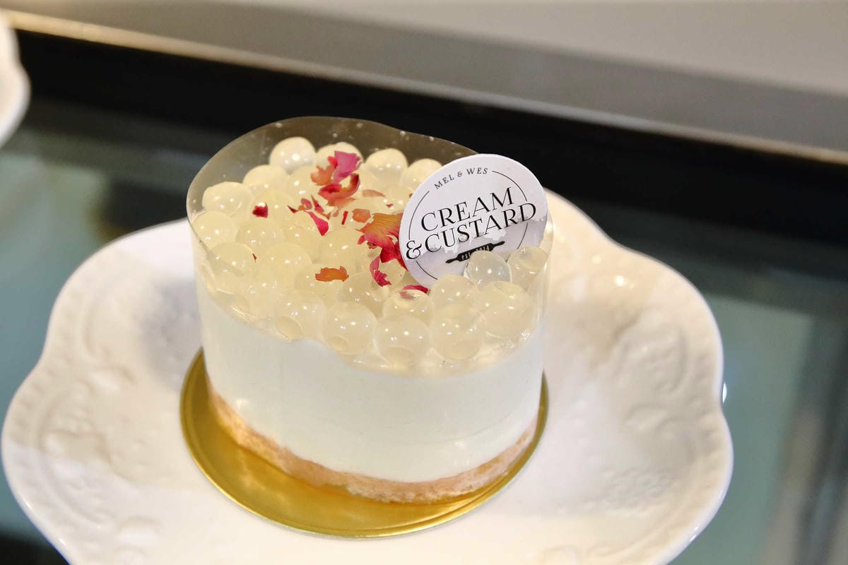 【食。台北】Ludique Crème調皮奶油〜「網美系」夢幻甜點店。超好拍的盪鞦韆跟乾燥花牆，可愛店狗陪妳下午茶