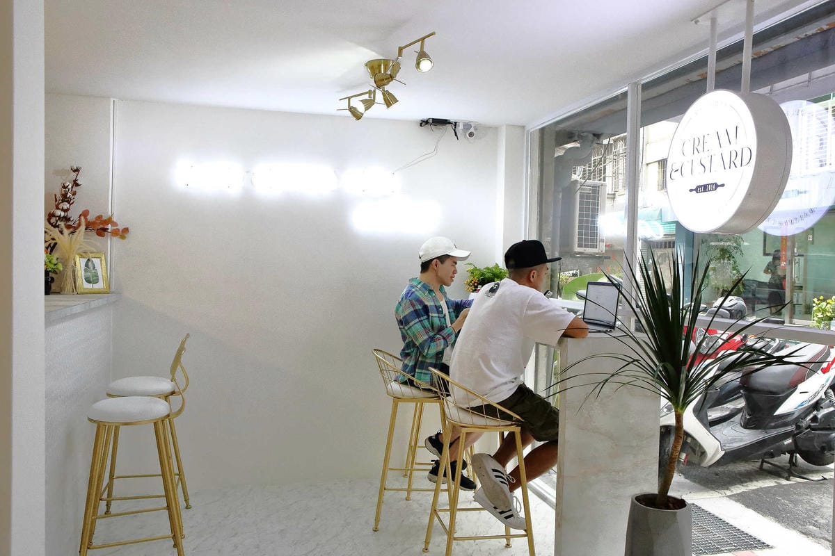 【食。台北】Ludique Crème調皮奶油〜「網美系」夢幻甜點店。超好拍的盪鞦韆跟乾燥花牆，可愛店狗陪妳下午茶