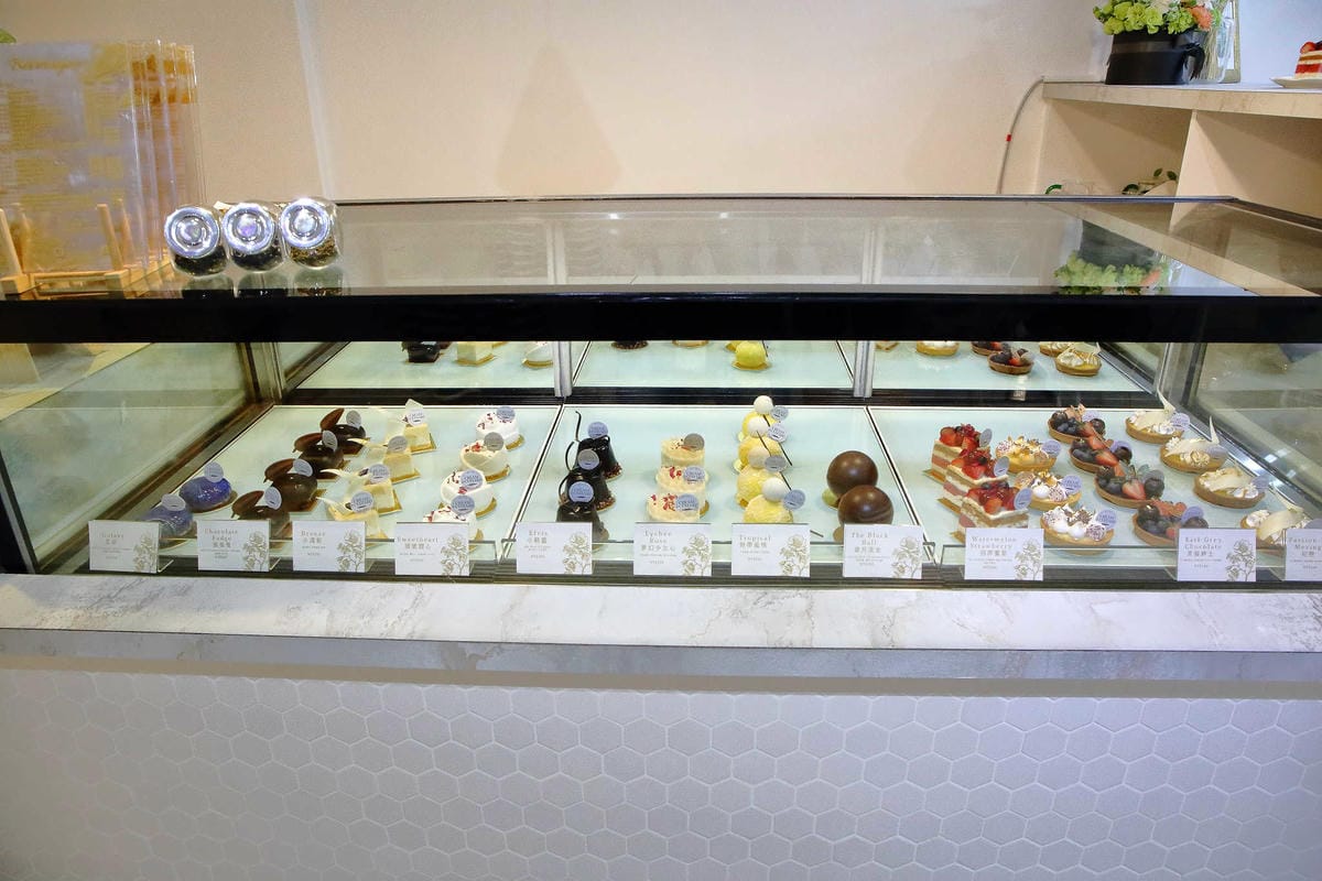 【食。台北】Ludique Crème調皮奶油〜「網美系」夢幻甜點店。超好拍的盪鞦韆跟乾燥花牆，可愛店狗陪妳下午茶