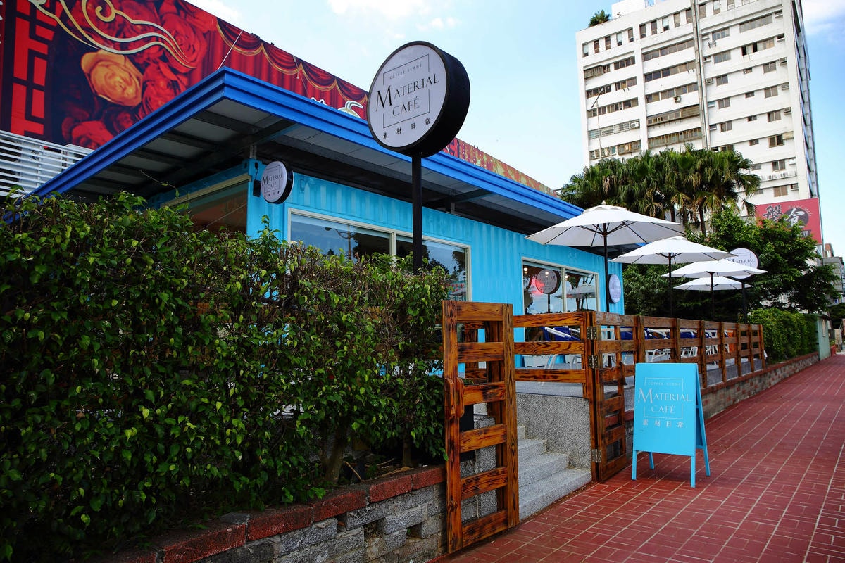 【食。中壢】Material café 素材日常〜貨櫃屋咖啡館打卡新亮點!不能錯過的中壢夜市散步咖啡廳!