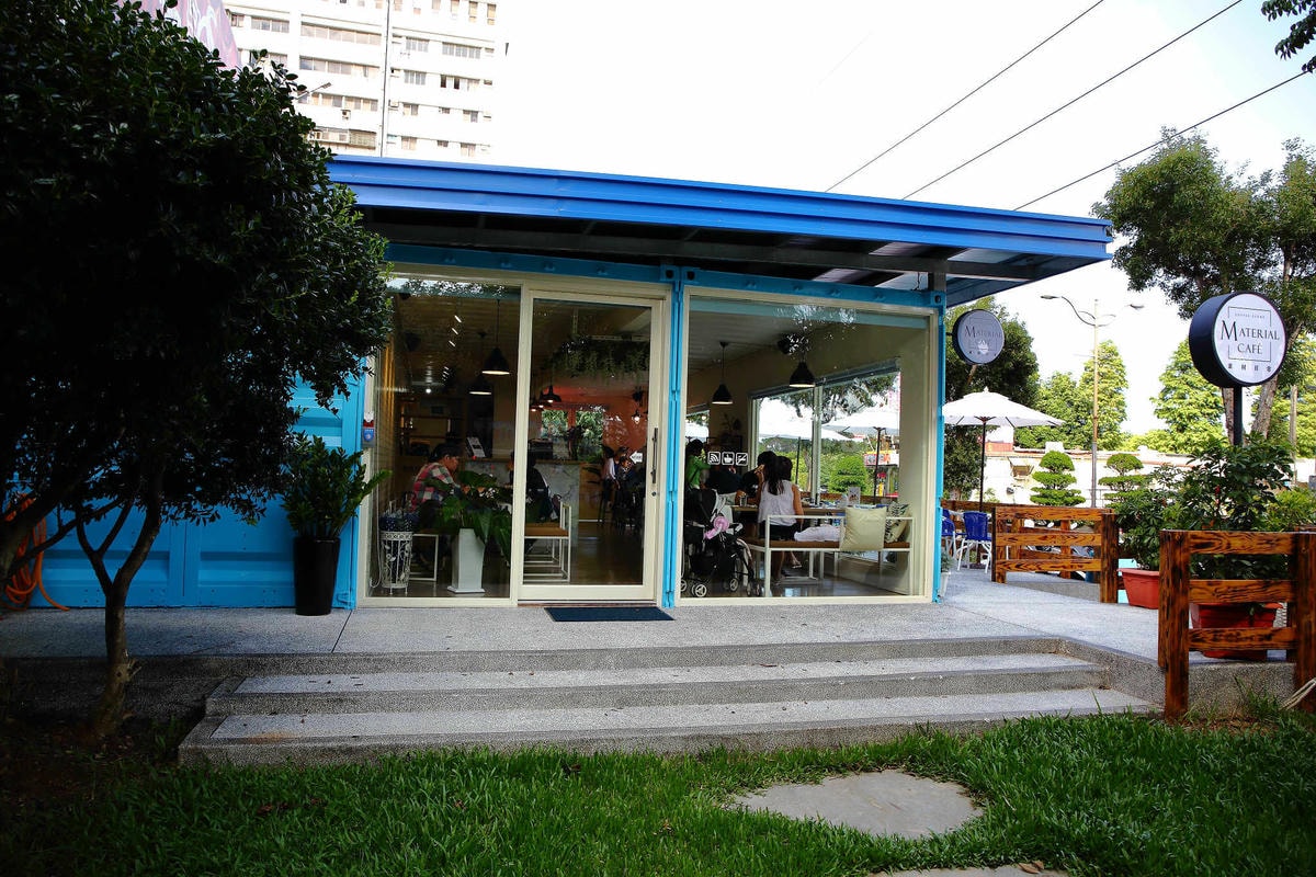 【食。中壢】Material café 素材日常〜貨櫃屋咖啡館打卡新亮點!不能錯過的中壢夜市散步咖啡廳!