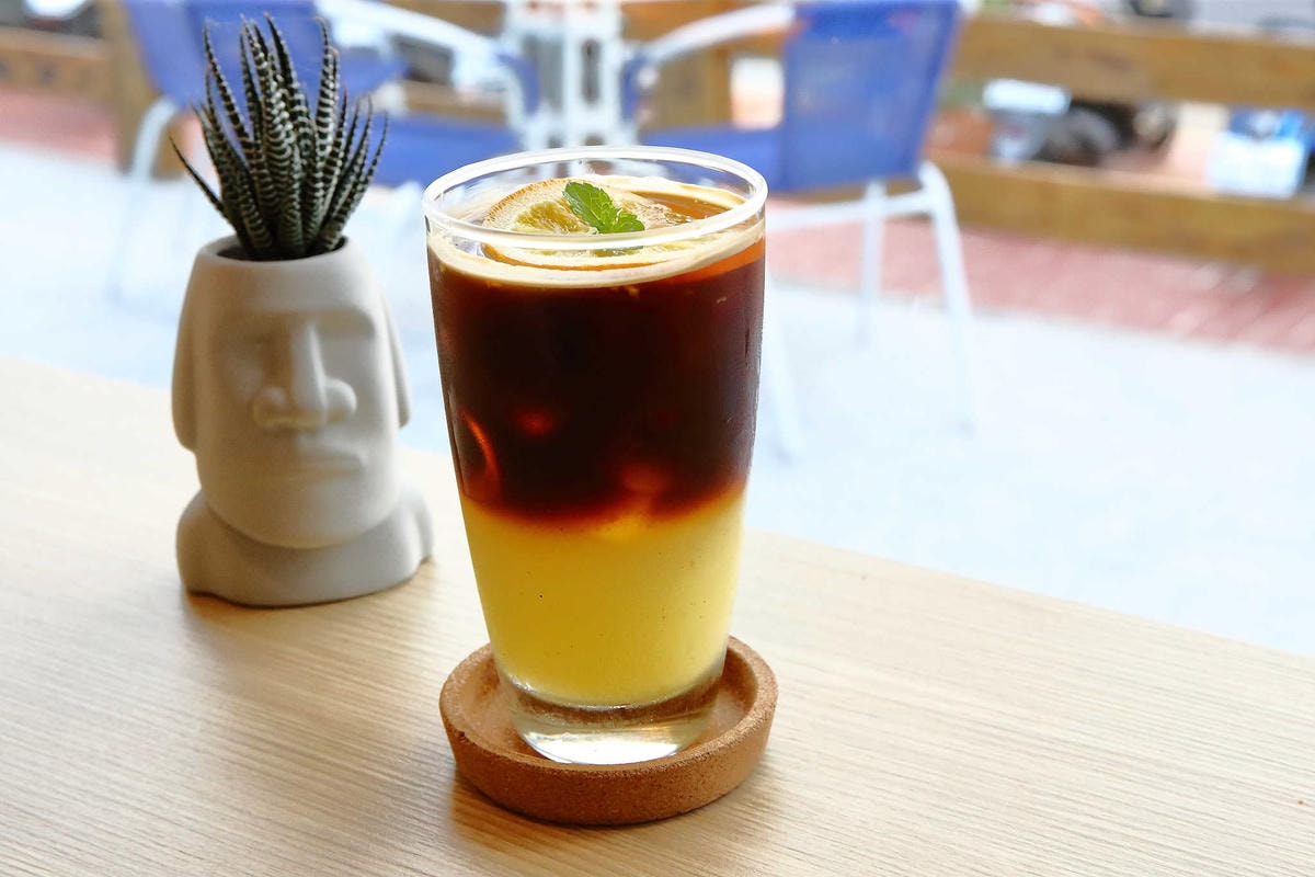 【食。中壢】Material café 素材日常〜貨櫃屋咖啡館打卡新亮點!不能錯過的中壢夜市散步咖啡廳!