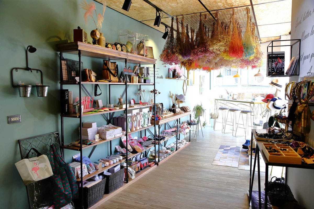 【食。新竹】K.more – Cafe〜乾燥花結合咖啡廳少女的拍照聖地！浪漫氛圍，網美IG都來這間！(已歇業)