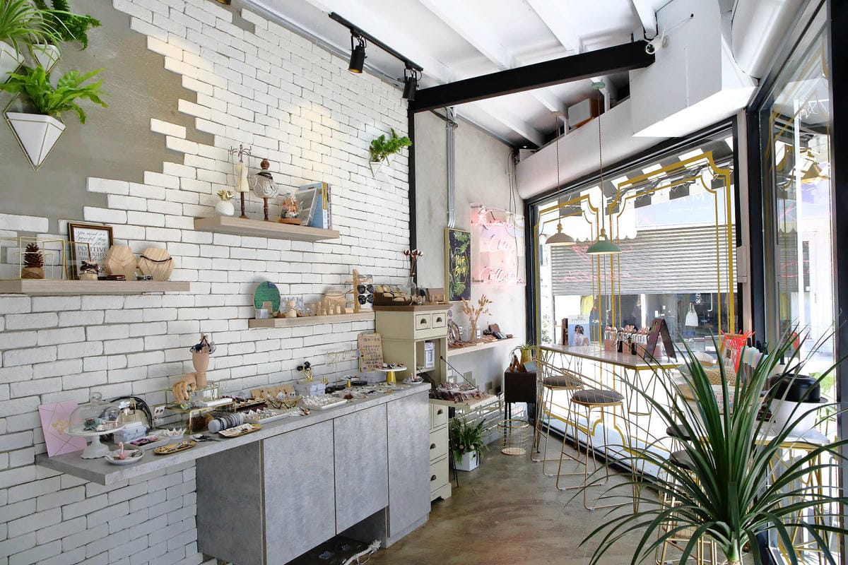 【食。新竹】K.more – Cafe〜乾燥花結合咖啡廳少女的拍照聖地！浪漫氛圍，網美IG都來這間！(已歇業)