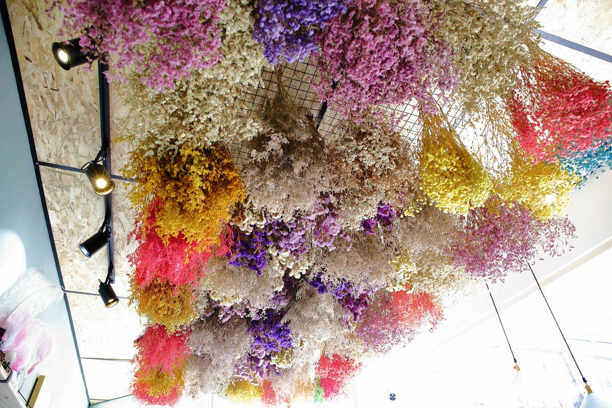 【食。新竹】K.more – Cafe〜乾燥花結合咖啡廳少女的拍照聖地！浪漫氛圍，網美IG都來這間！(已歇業)