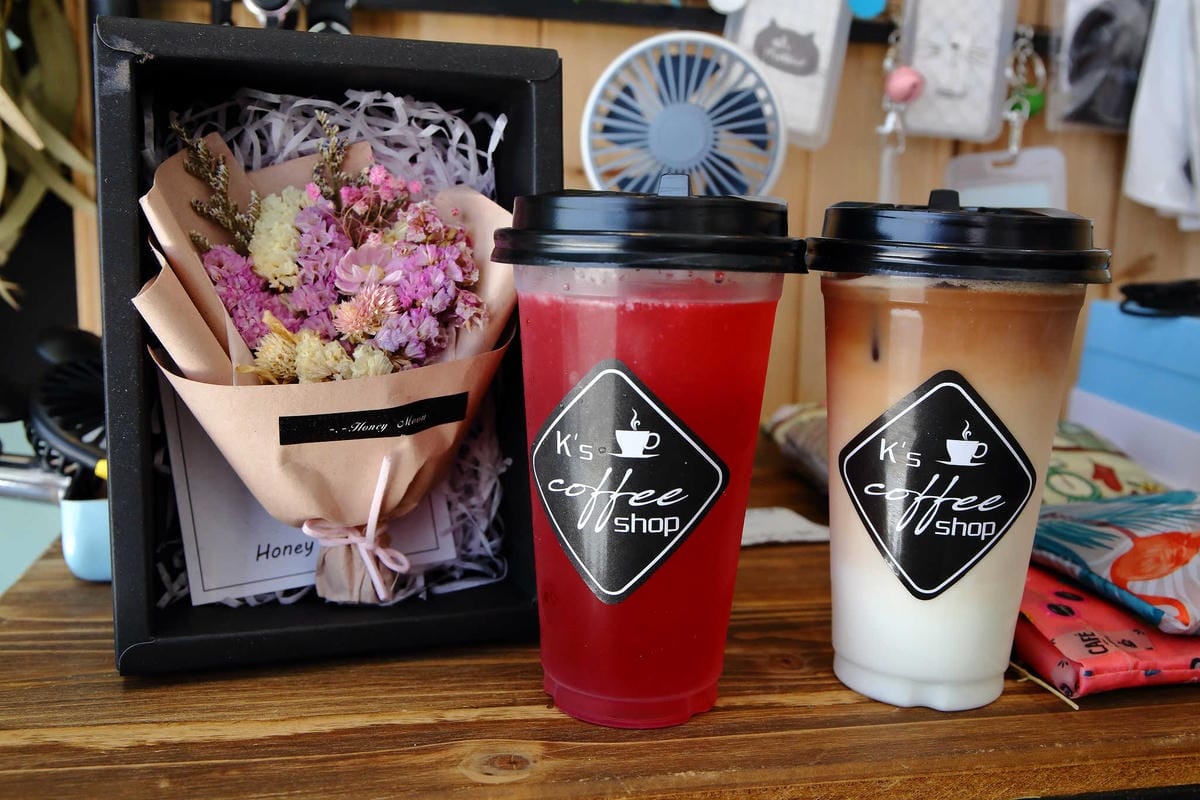 【食。新竹】K.more – Cafe〜乾燥花結合咖啡廳少女的拍照聖地！浪漫氛圍，網美IG都來這間！(已歇業)