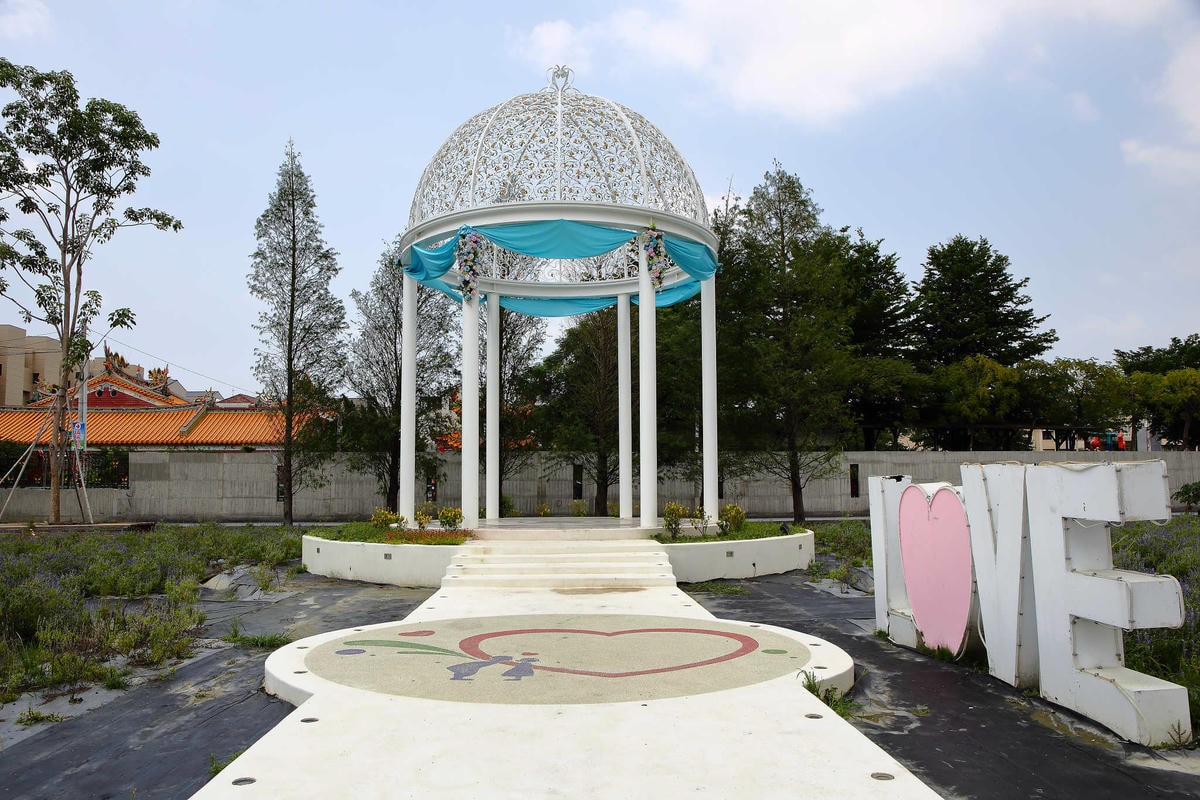 【遊。彰化】琉璃仙境〜彰化一日遊行程推薦。婚紗外拍景點、婚禮攝影夢幻莊園,專為拍美美照設計