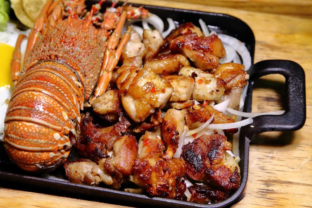 【食。台中太平】胖大爺骰子牛豬雞x鐵板炒飯麵〜宵夜文這「一隻」太超過!太平好味道!在地達人推薦的話題美食!