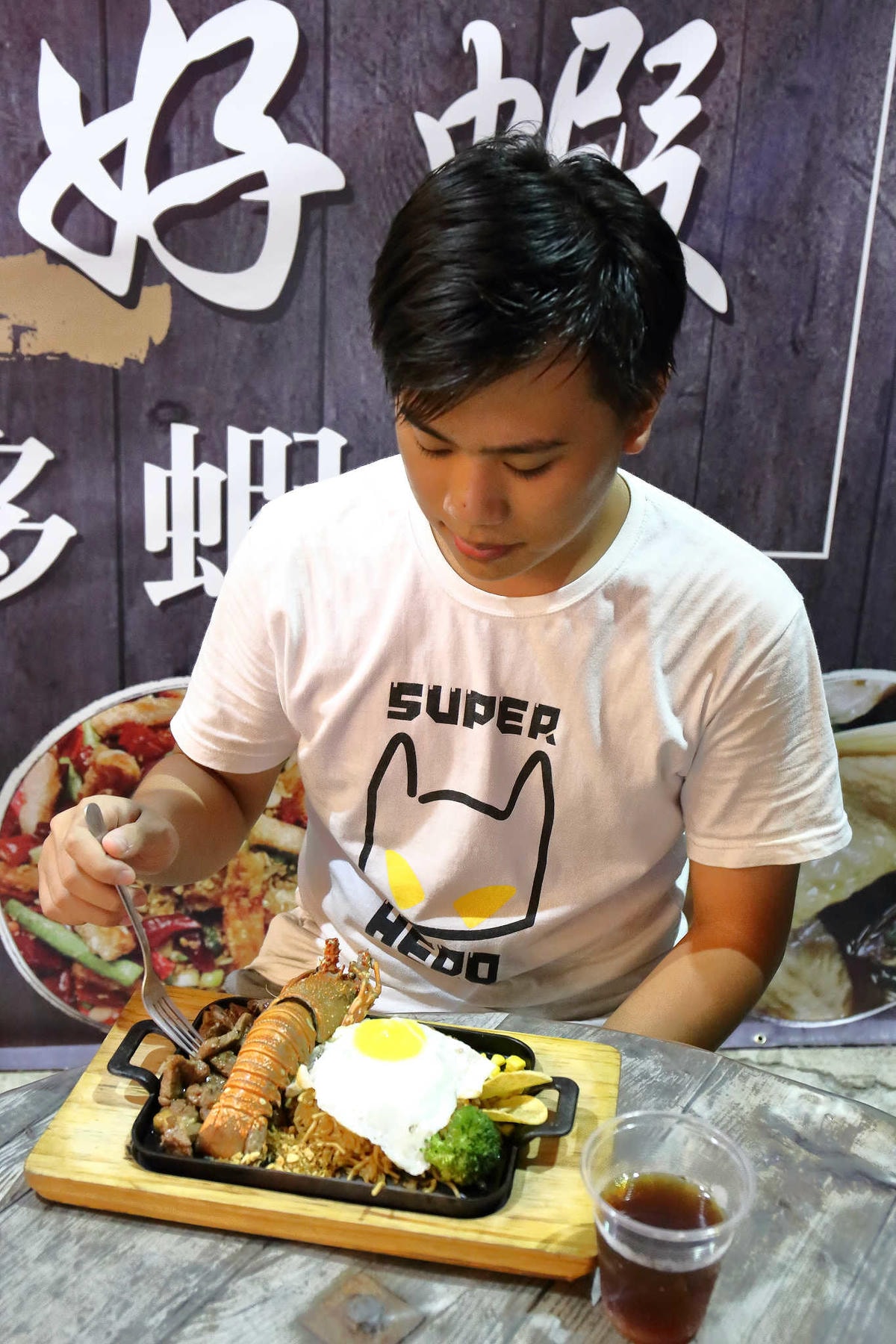 【食。台中太平】胖大爺骰子牛豬雞x鐵板炒飯麵〜宵夜文這「一隻」太超過!太平好味道!在地達人推薦的話題美食!