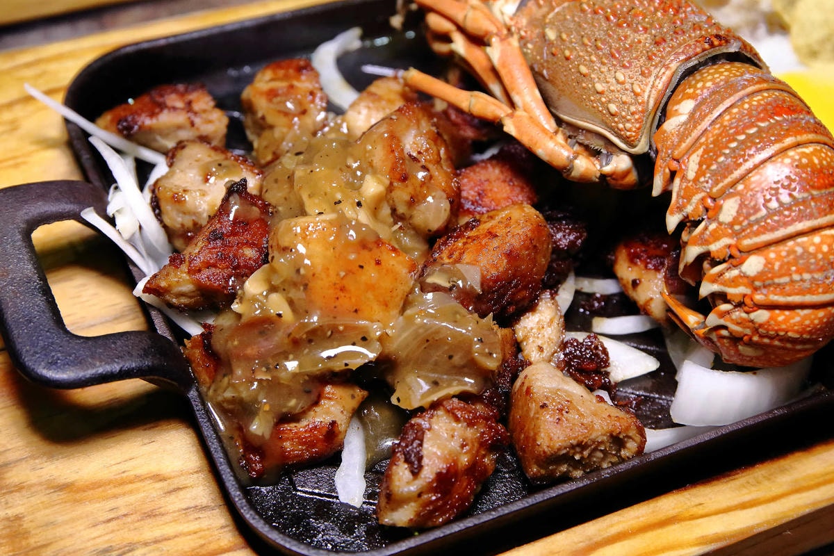 【食。台中太平】胖大爺骰子牛豬雞x鐵板炒飯麵〜宵夜文這「一隻」太超過!太平好味道!在地達人推薦的話題美食!