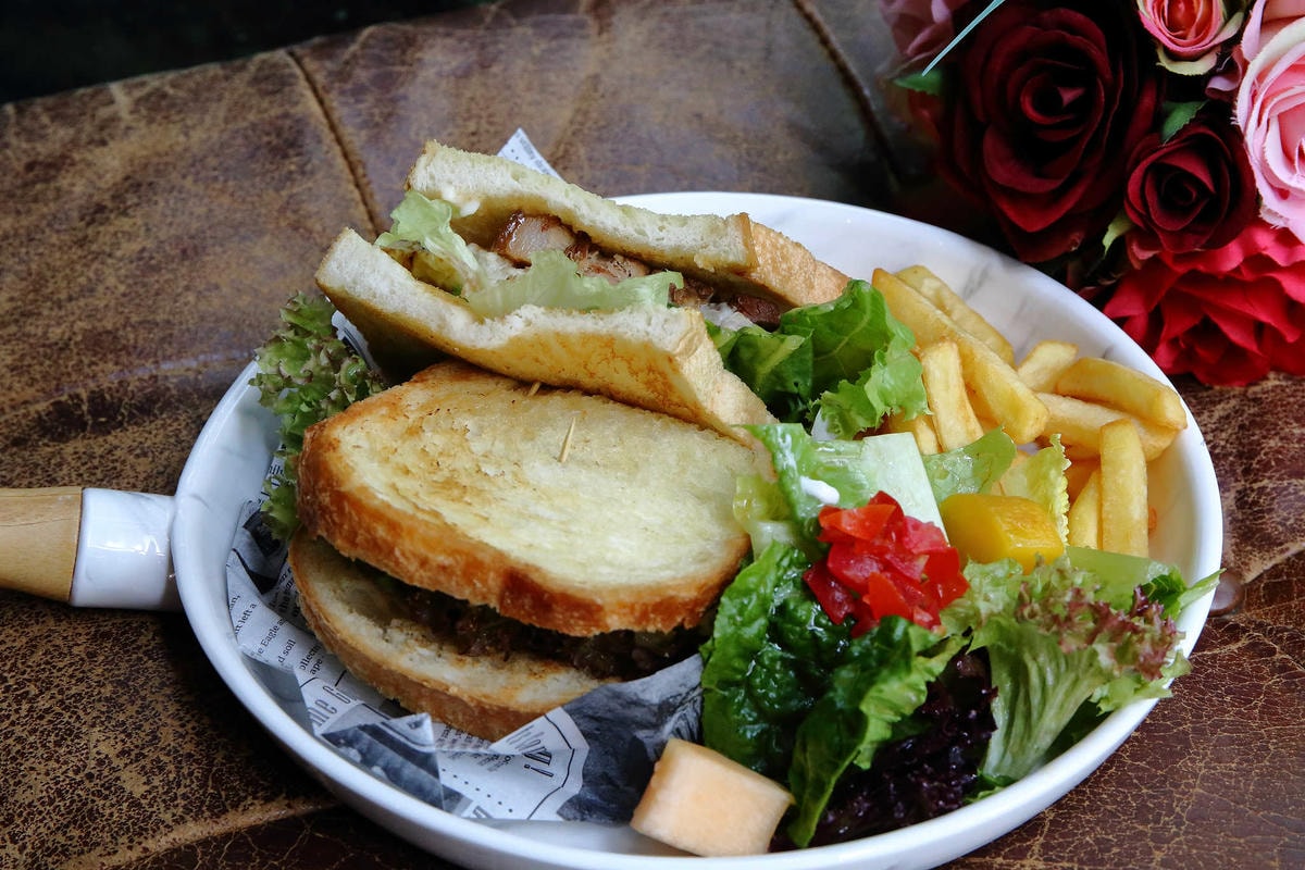 【食。台中】法月當代料理〜地表最強早餐!早餐吃龍蝦就是威!獨家口味、令人驚豔的浮誇早午餐,只要400多元耶!