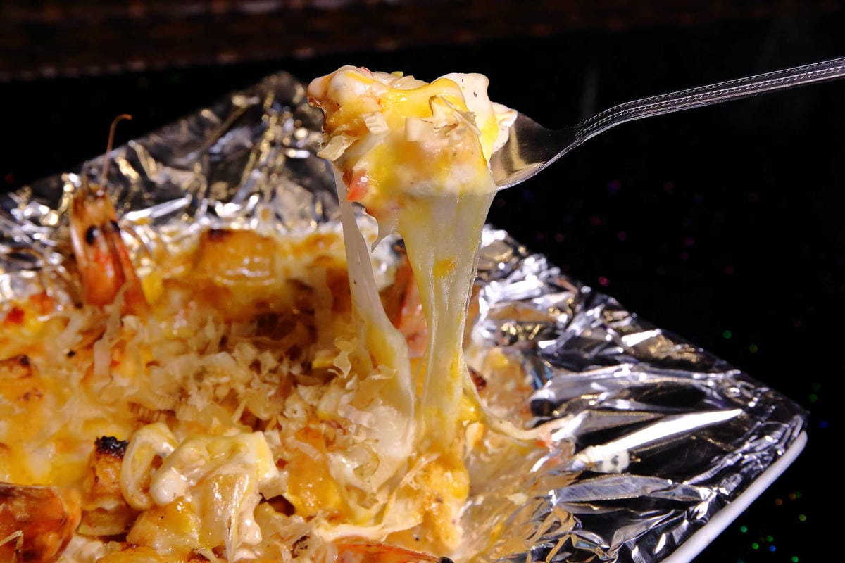 【食。內湖】東湖心時代美食廣場（燒烤霸）〜全新美食商場！特色小吃美食一次收集，露天燒烤+駐唱歌手，朋友齊聚厚答啦！