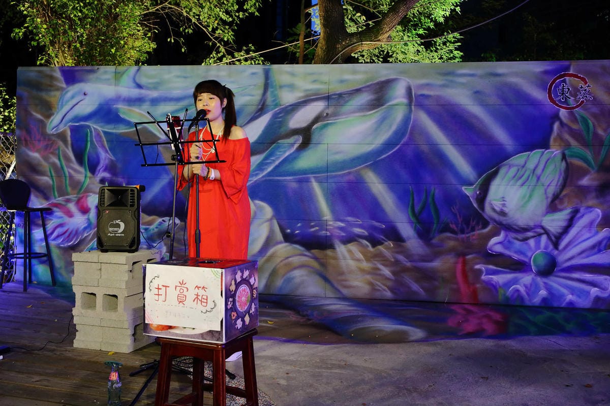 【食。內湖】東湖心時代美食廣場（燒烤霸）〜全新美食商場！特色小吃美食一次收集，露天燒烤+駐唱歌手，朋友齊聚厚答啦！