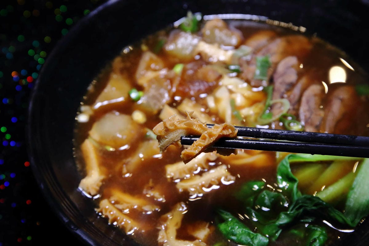 【食。內湖】東湖心時代美食廣場（燒烤霸）〜全新美食商場！特色小吃美食一次收集，露天燒烤+駐唱歌手，朋友齊聚厚答啦！