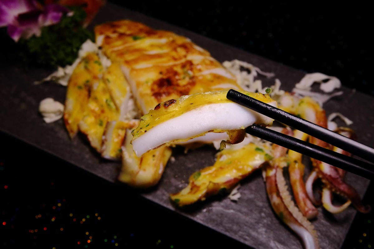 【食。內湖】東湖心時代美食廣場（燒烤霸）〜全新美食商場！特色小吃美食一次收集，露天燒烤+駐唱歌手，朋友齊聚厚答啦！