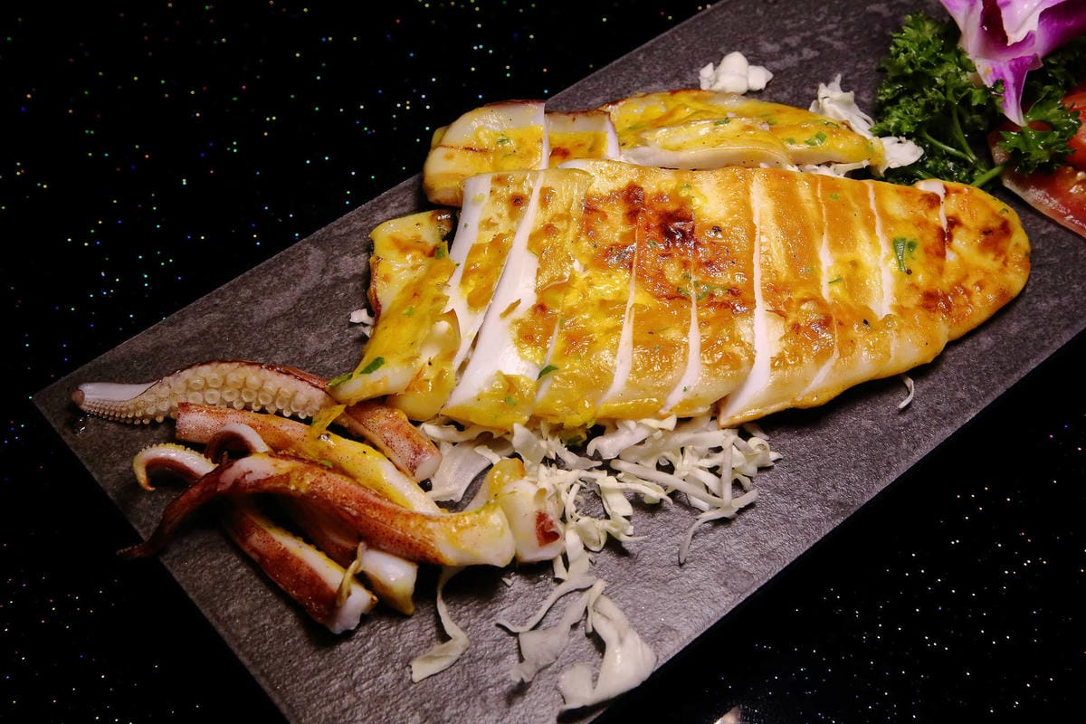 【食。內湖】東湖心時代美食廣場（燒烤霸）〜全新美食商場！特色小吃美食一次收集，露天燒烤+駐唱歌手，朋友齊聚厚答啦！