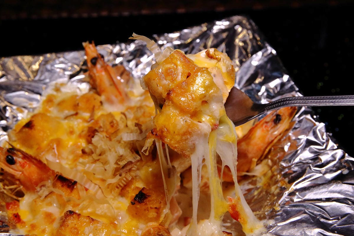 【食。內湖】東湖心時代美食廣場（燒烤霸）〜全新美食商場！特色小吃美食一次收集，露天燒烤+駐唱歌手，朋友齊聚厚答啦！