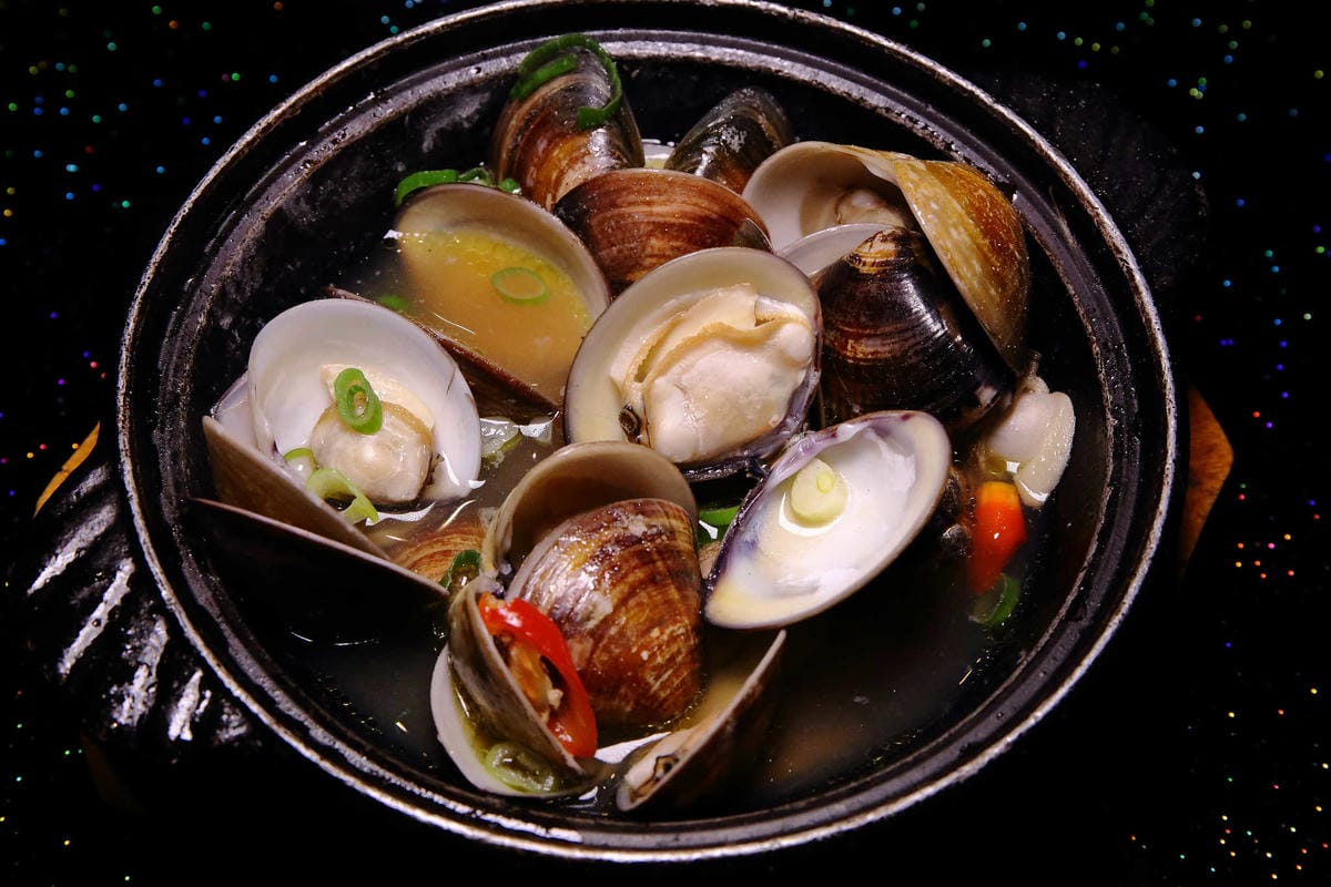 【食。內湖】東湖心時代美食廣場（燒烤霸）〜全新美食商場！特色小吃美食一次收集，露天燒烤+駐唱歌手，朋友齊聚厚答啦！