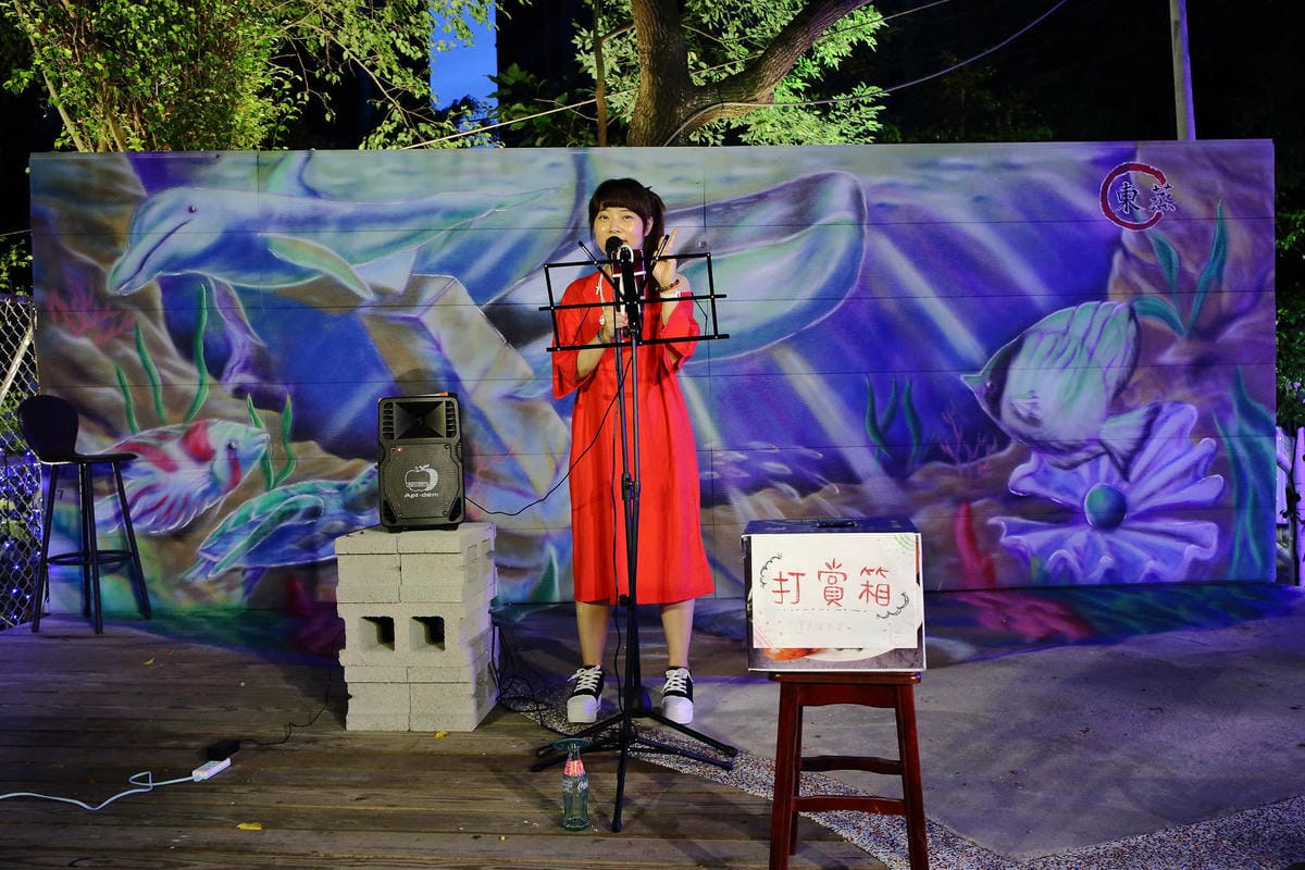 【食。內湖】東湖心時代美食廣場（燒烤霸）〜全新美食商場！特色小吃美食一次收集，露天燒烤+駐唱歌手，朋友齊聚厚答啦！