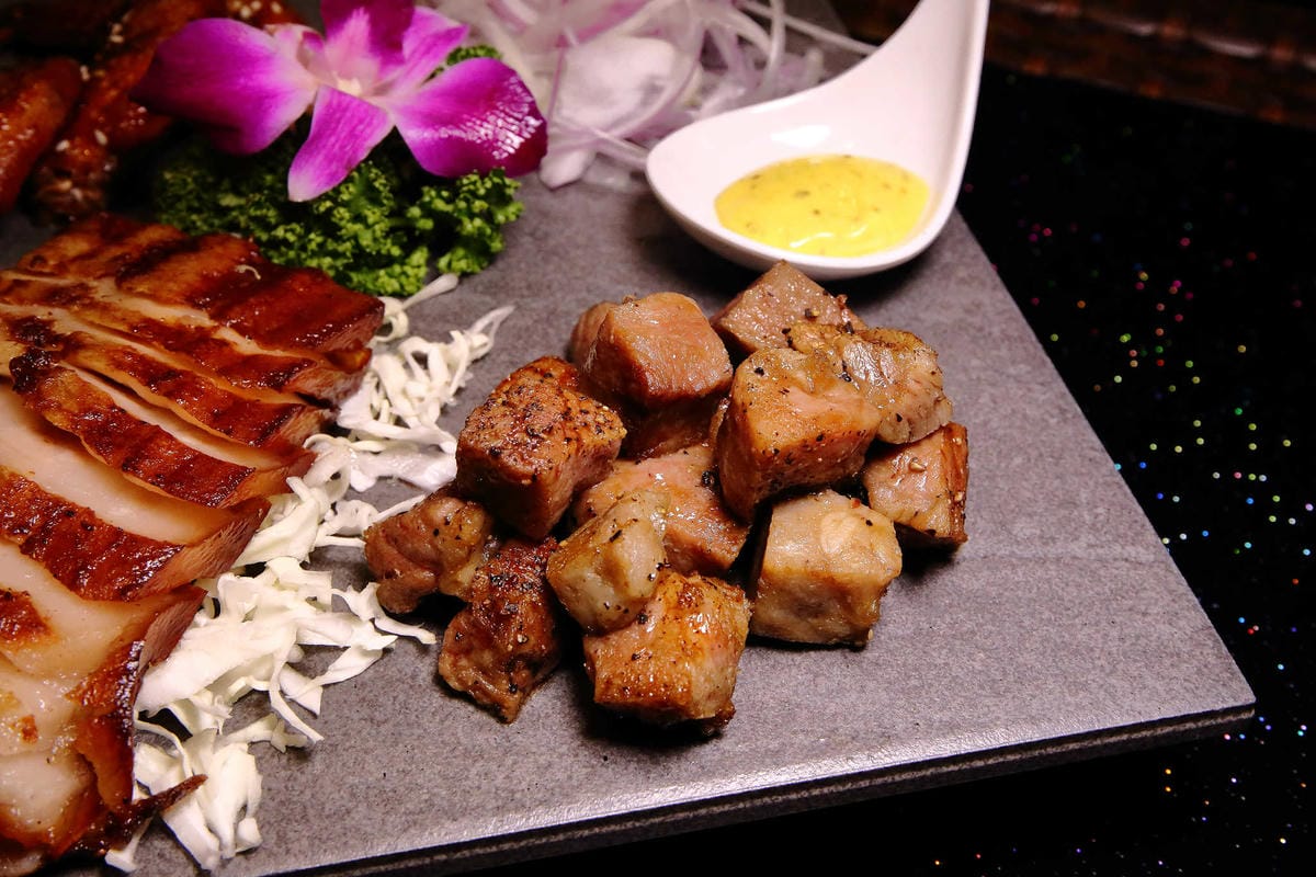 【食。內湖】東湖心時代美食廣場（燒烤霸）〜全新美食商場！特色小吃美食一次收集，露天燒烤+駐唱歌手，朋友齊聚厚答啦！