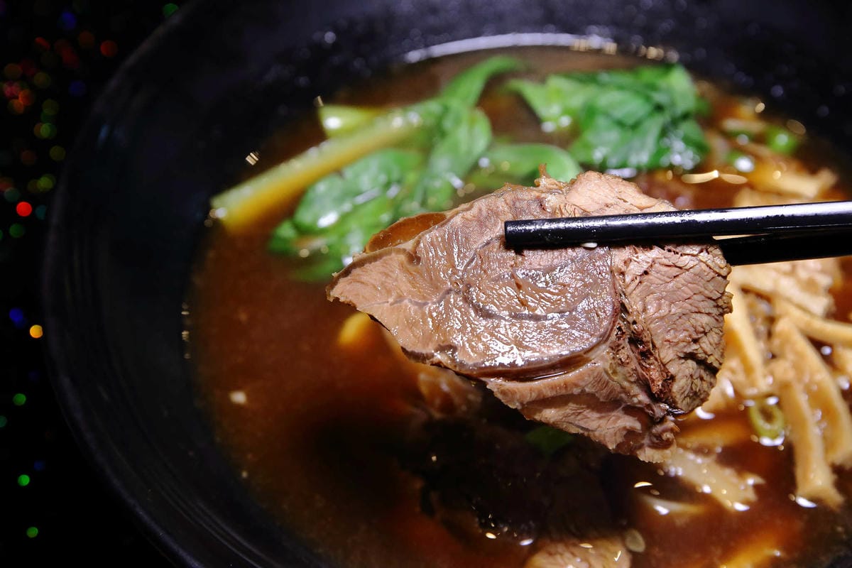 【食。內湖】東湖心時代美食廣場（燒烤霸）〜全新美食商場！特色小吃美食一次收集，露天燒烤+駐唱歌手，朋友齊聚厚答啦！