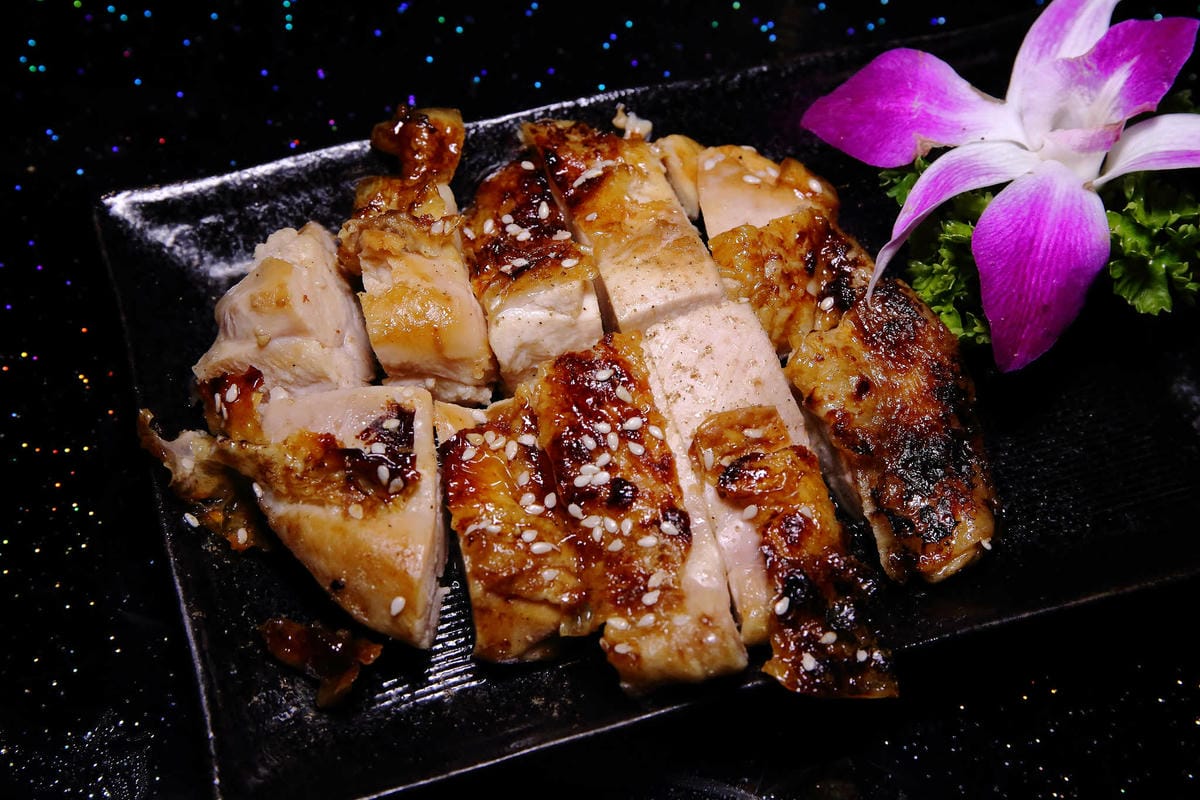 【食。內湖】東湖心時代美食廣場（燒烤霸）〜全新美食商場！特色小吃美食一次收集，露天燒烤+駐唱歌手，朋友齊聚厚答啦！