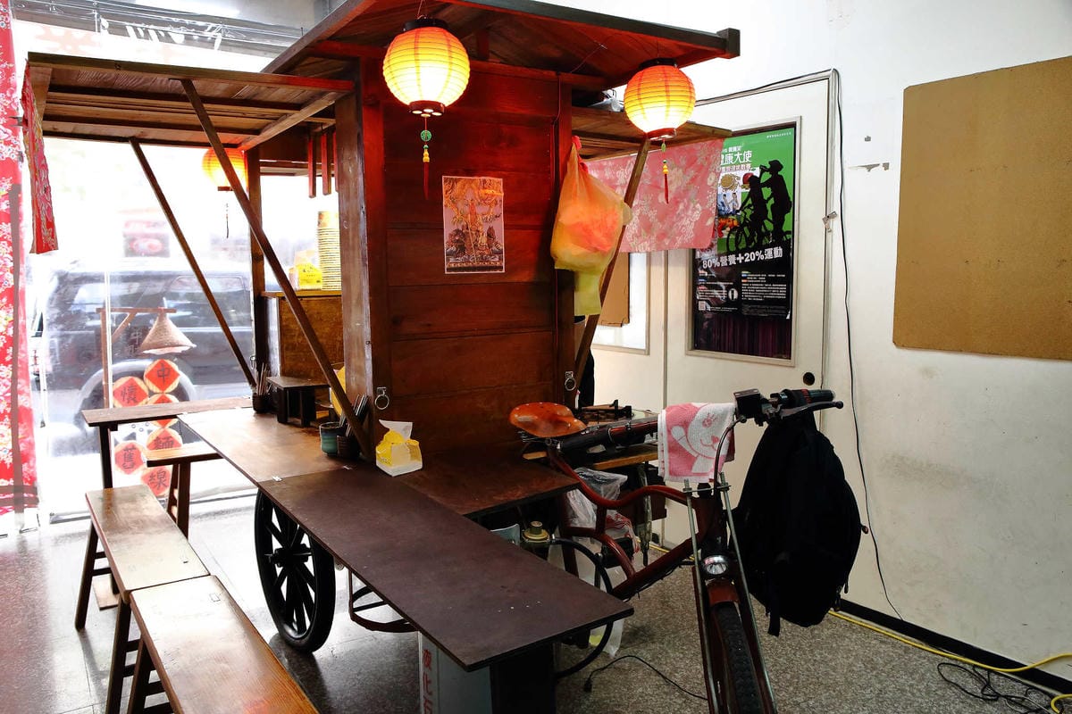 【食。泰山】懷舊中卷麵線〜超浮誇麵線！塞滿大腸+海鮮配料，中卷蛋每日限量晚來吃不到！