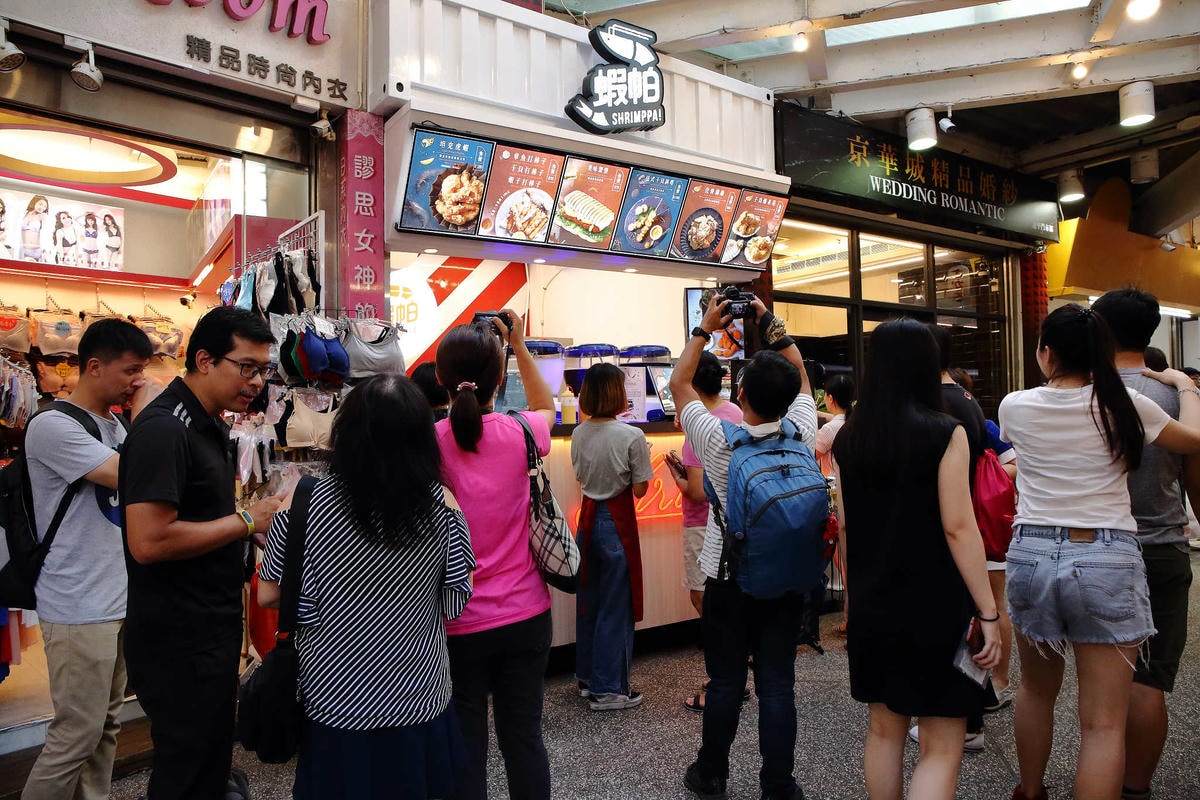 【食。台中】蝦帕SHRIMPPA台中店〜台中逢甲必吃美食。炸海鮮專賣店,停不了口!超涮嘴炸物料理,就是要讓大家邊走邊吃邊逛!