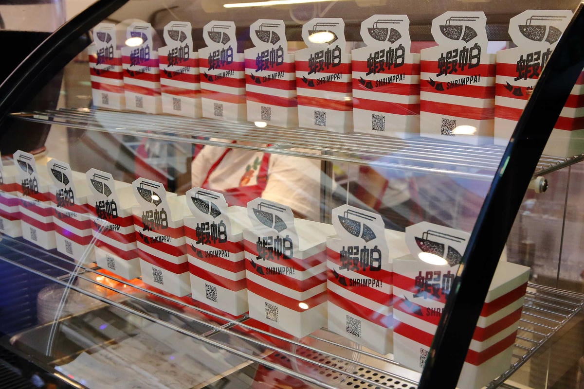 【食。台中】蝦帕SHRIMPPA台中店〜台中逢甲必吃美食。炸海鮮專賣店,停不了口!超涮嘴炸物料理,就是要讓大家邊走邊吃邊逛!