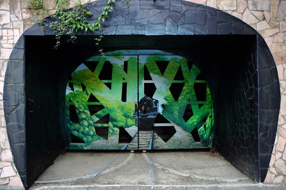 【遊。新莊】中港大排彩繪河廊親水公園〜台版清溪川!藝術彩繪打造浪漫水岸公園,散步看夕陽的好地方