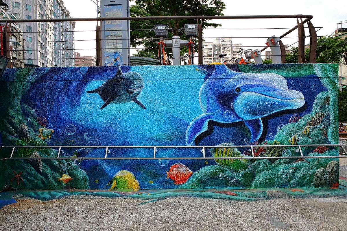 【遊。新莊】中港大排彩繪河廊親水公園〜台版清溪川!藝術彩繪打造浪漫水岸公園,散步看夕陽的好地方