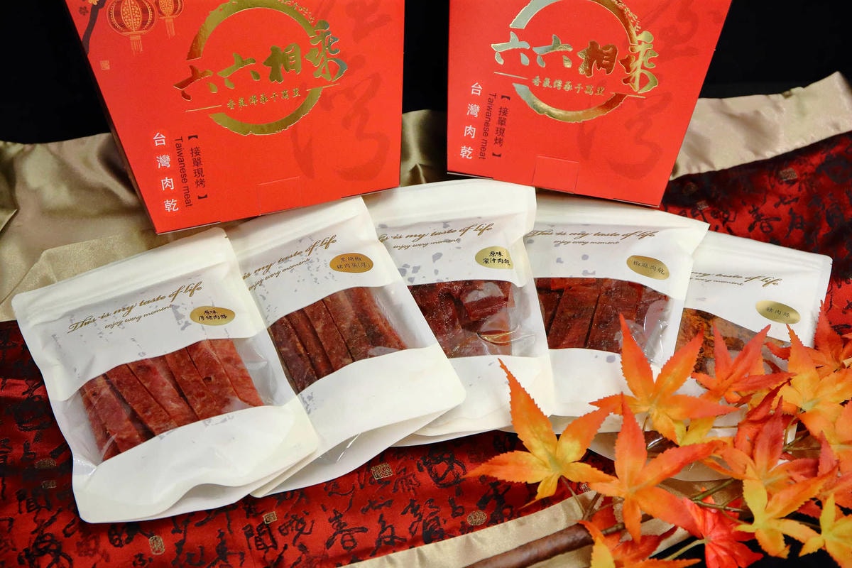 【台中伴手禮】六六相乘手作肉乾〜逢年送禮自用必備!三十年手藝的傳承,碳烤肉乾讓你越吃越涮嘴,追劇好夥伴!