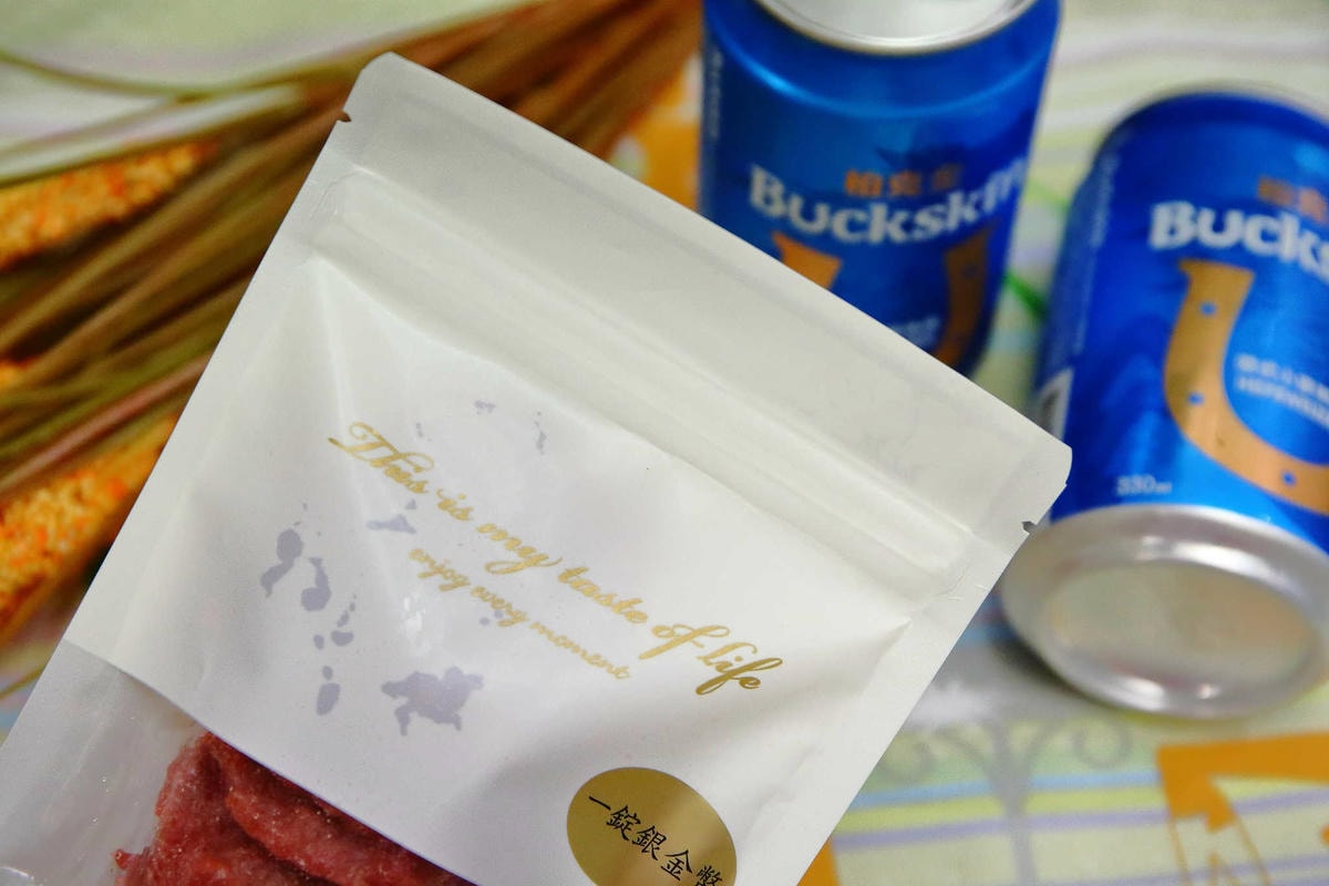 【台中伴手禮】六六相乘手作肉乾〜逢年送禮自用必備!三十年手藝的傳承,碳烤肉乾讓你越吃越涮嘴,追劇好夥伴!