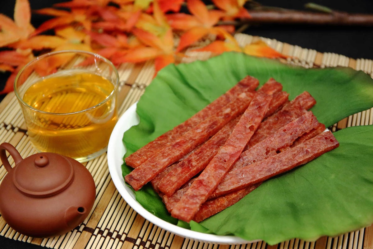 【台中伴手禮】六六相乘手作肉乾〜逢年送禮自用必備!三十年手藝的傳承,碳烤肉乾讓你越吃越涮嘴,追劇好夥伴!