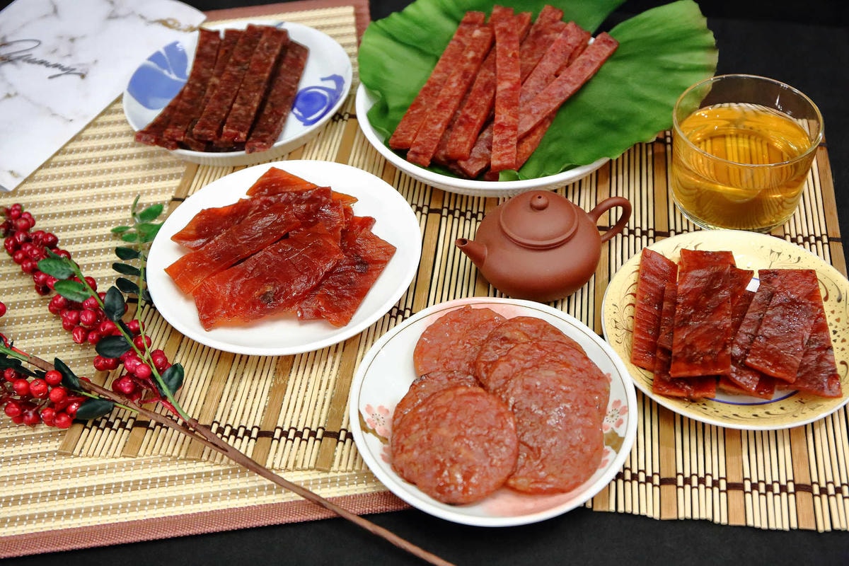 【台中伴手禮】六六相乘手作肉乾〜逢年送禮自用必備!三十年手藝的傳承,碳烤肉乾讓你越吃越涮嘴,追劇好夥伴!