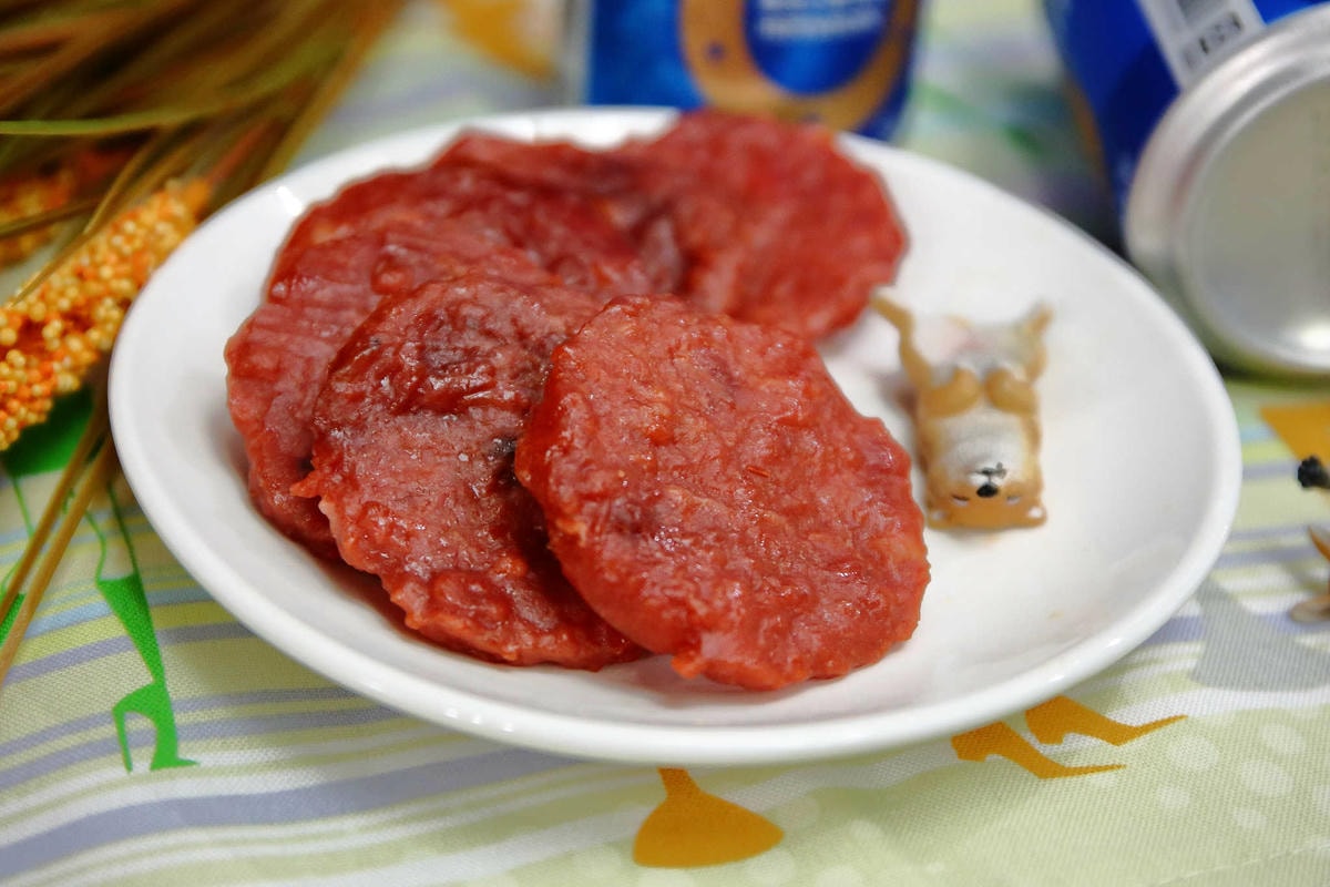 【台中伴手禮】六六相乘手作肉乾〜逢年送禮自用必備!三十年手藝的傳承,碳烤肉乾讓你越吃越涮嘴,追劇好夥伴!