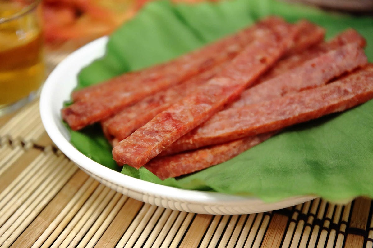 【台中伴手禮】六六相乘手作肉乾〜逢年送禮自用必備!三十年手藝的傳承,碳烤肉乾讓你越吃越涮嘴,追劇好夥伴!