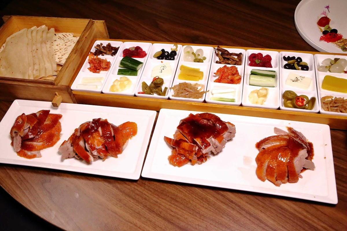 【食。台中】印月創意東方宴〜1鴨3吃新潮吃法！桌邊片鴨秀，皮脆肉嫩噴汁，創意美味，特色料理，來台中絕不能錯過的美食！