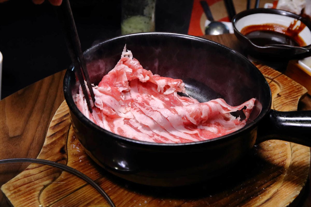 【食。台中】印月創意東方宴〜1鴨3吃新潮吃法！桌邊片鴨秀，皮脆肉嫩噴汁，創意美味，特色料理，來台中絕不能錯過的美食！